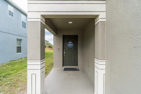 House in Ruskin, Florida 4 bedrooms, 165.92 sq.m. № 2416440 - photo 4
