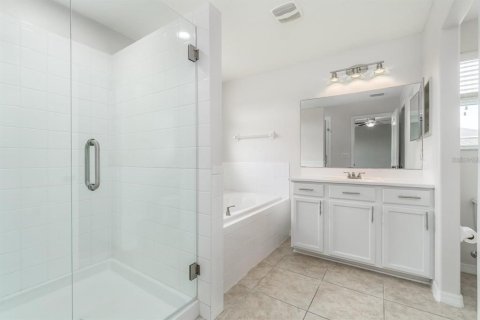 House in Ruskin, Florida 4 bedrooms, 165.92 sq.m. № 2416440 - photo 15