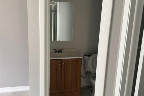 Condominio en alquiler en Orlando, Florida, 2 dormitorios, 80.27 m2 № 2098936 - foto 12