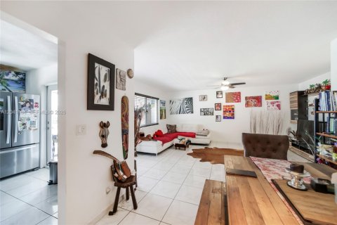 Condo in Hallandale Beach, Florida, 2 bedrooms  № 2240326 - photo 6