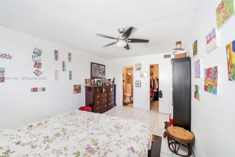 Condo in Hallandale Beach, Florida, 2 bedrooms  № 2240326 - photo 14