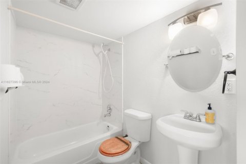 Condominio en venta en Margate, Florida, 2 dormitorios, 86.4 m2 № 1695942 - foto 13