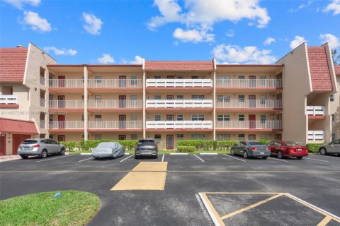 Condominio en venta en Margate, Florida, 2 dormitorios, 86.4 m2 № 1695942 - foto 1