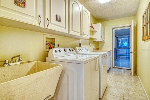 Купить виллу или дом в Сарасота, Флорида 7 комнат, 148.74м2, № 1911162 - фото 30