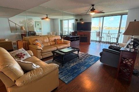 Condo in South Pasadena, Florida, 3 bedrooms № 2226731 - photo 7