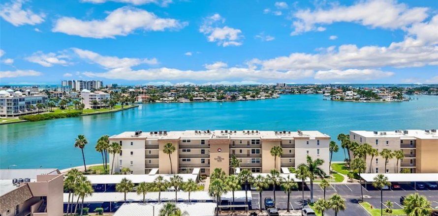 Condo in South Pasadena, Florida, 3 bedrooms № 2226731
