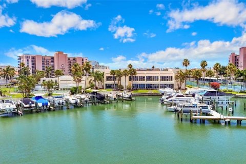 Condo in South Pasadena, Florida, 3 bedrooms № 2226731 - photo 27