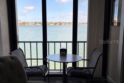 Condo in South Pasadena, Florida, 3 bedrooms № 2226731 - photo 13