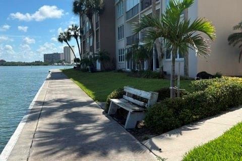 Condo in South Pasadena, Florida, 3 bedrooms № 2226731 - photo 20