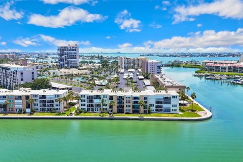 Condo in South Pasadena, Florida, 3 bedrooms № 2226731 - photo 24