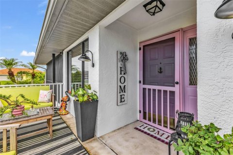 House in Punta Gorda, Florida 3 bedrooms, 139.35 sq.m. № 1910363 - photo 3