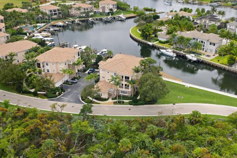 Condo in North Palm Beach, Florida, 3 bedrooms  № 2175950 - photo 2