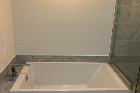 Condominio en venta en Miami, Florida, 1 dormitorio, 78.87 m2 № 1983248 - foto 6