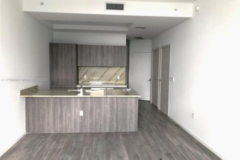 Condominio en venta en Miami, Florida, 1 dormitorio, 78.87 m2 № 1983248 - foto 1