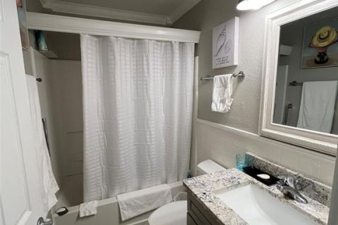 Condo in Bradenton Beach, Florida, 1 bedroom  № 1347271 - photo 16