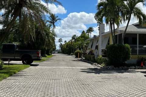 Condo in Bradenton Beach, Florida, 1 bedroom  № 1347271 - photo 27
