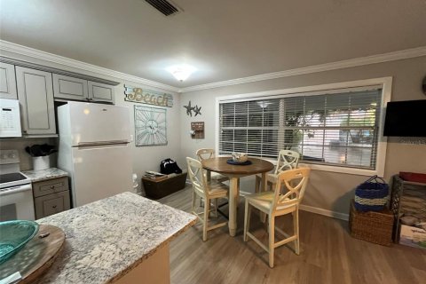 Condo in Bradenton Beach, Florida, 1 bedroom  № 1347271 - photo 8