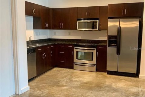 Condo in Tampa, Florida, 2 bedrooms № 2236777 - photo 7