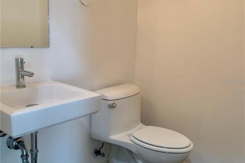 Condo in Tampa, Florida, 2 bedrooms № 2236777 - photo 9