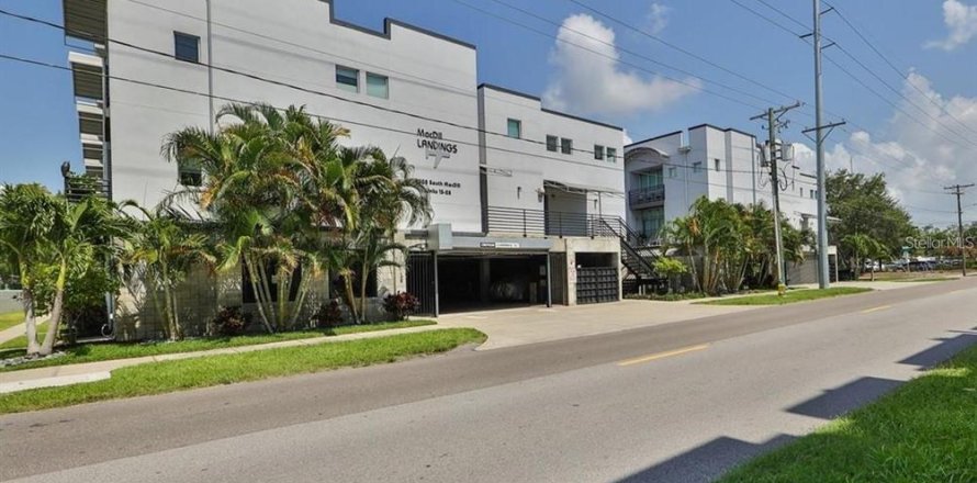 Condo in Tampa, Florida, 2 bedrooms № 2236777