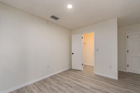 Condo in Clearwater, Florida, 1 bedroom № 2221726 - photo 11