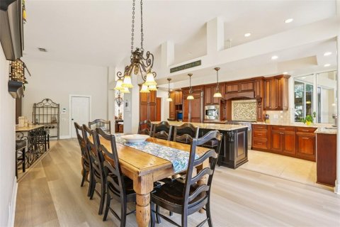Casa en venta en Tampa, Florida, 6 dormitorios, 410.72 m2 № 1884903 - foto 11