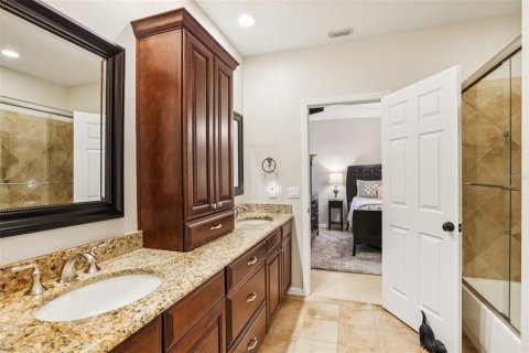 Casa en venta en Tampa, Florida, 6 dormitorios, 410.72 m2 № 1884903 - foto 28