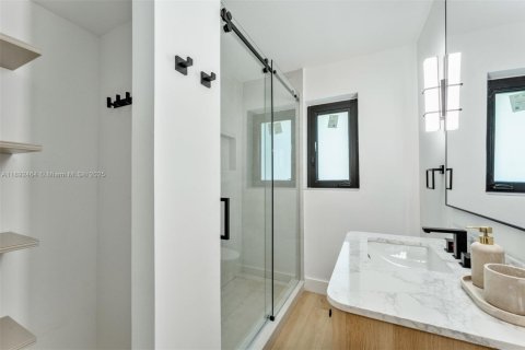 Casa en venta en El Portal, Florida, 2 dormitorios, 119.66 m2 № 1946229 - foto 15