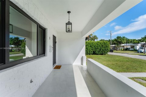 Casa en venta en El Portal, Florida, 2 dormitorios, 119.66 m2 № 1946229 - foto 4