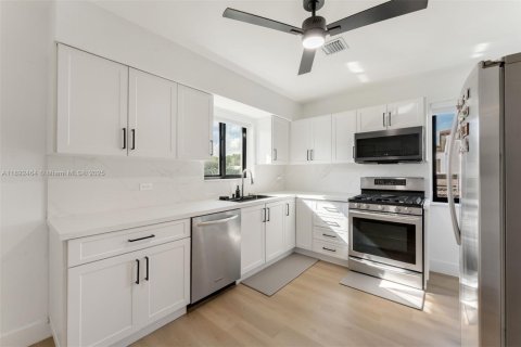 Casa en venta en El Portal, Florida, 2 dormitorios, 119.66 m2 № 1946229 - foto 10