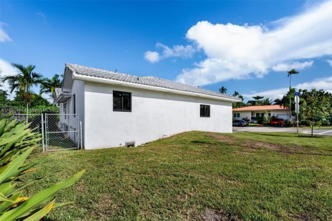 Casa en venta en El Portal, Florida, 2 dormitorios, 119.66 m2 № 1946229 - foto 23