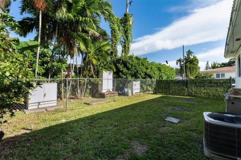 Casa en venta en El Portal, Florida, 2 dormitorios, 119.66 m2 № 1946229 - foto 22