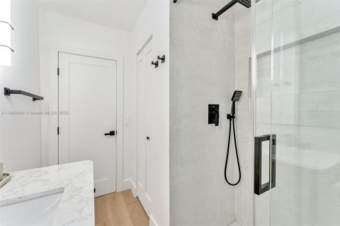 Casa en venta en El Portal, Florida, 2 dormitorios, 119.66 m2 № 1946229 - foto 14