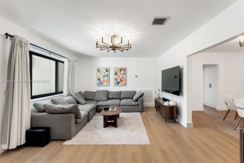 Casa en venta en El Portal, Florida, 2 dormitorios, 119.66 m2 № 1946229 - foto 6