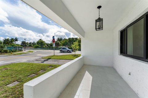 Casa en venta en El Portal, Florida, 2 dormitorios, 119.66 m2 № 1946229 - foto 5