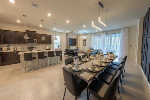House in Davenport, Florida 8 bedrooms, 373.93 sq.m. № 1300831 - photo 5