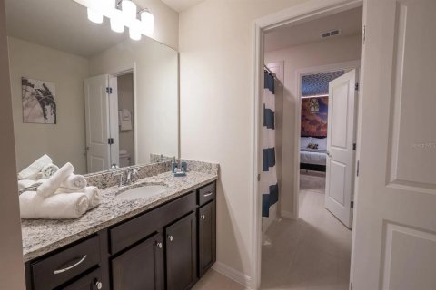 House in Davenport, Florida 8 bedrooms, 373.93 sq.m. № 1300831 - photo 18