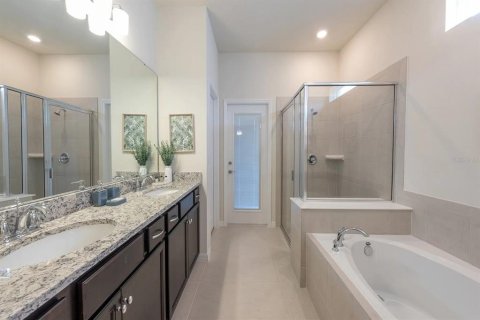 House in Davenport, Florida 8 bedrooms, 373.93 sq.m. № 1300831 - photo 10