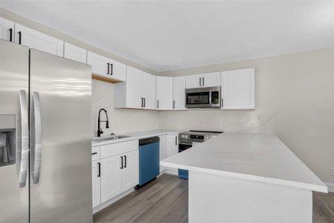 Townhouse in Orlando, Florida 2 bedrooms, 118.17 sq.m. № 2222816 - photo 9