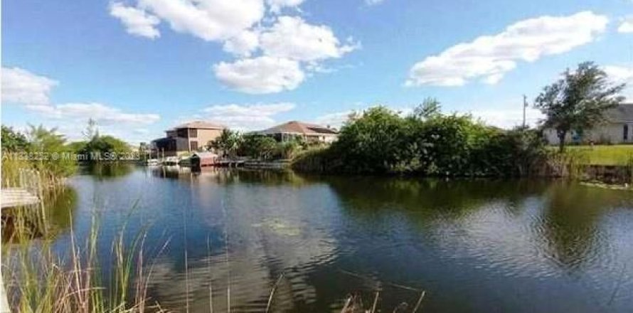 Terreno en Cape Coral, Florida № 1984781
