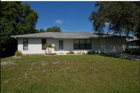 House in Port Charlotte, Florida 2 bedrooms, 93.09 sq.m. № 2125876