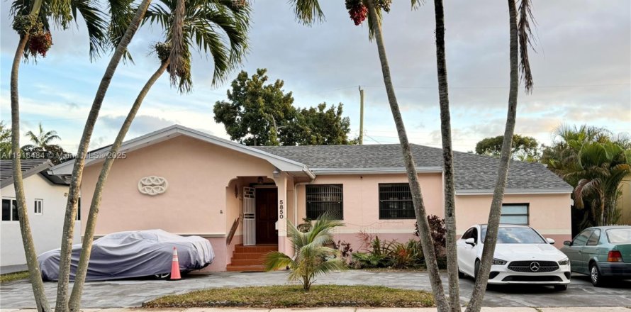 House in West Miami, Florida 3 bedrooms, 156.82 sq.m. № 1971906