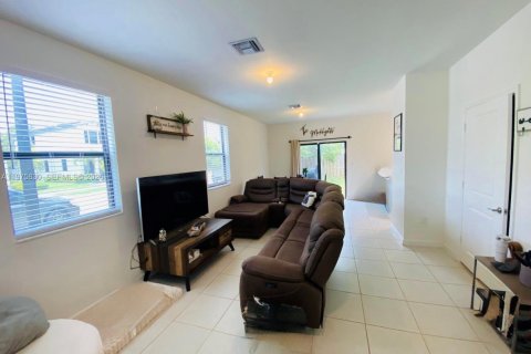 Townhouse in Homestead, Florida 3 bedrooms, 123.65 sq.m. № 2040070 - photo 3