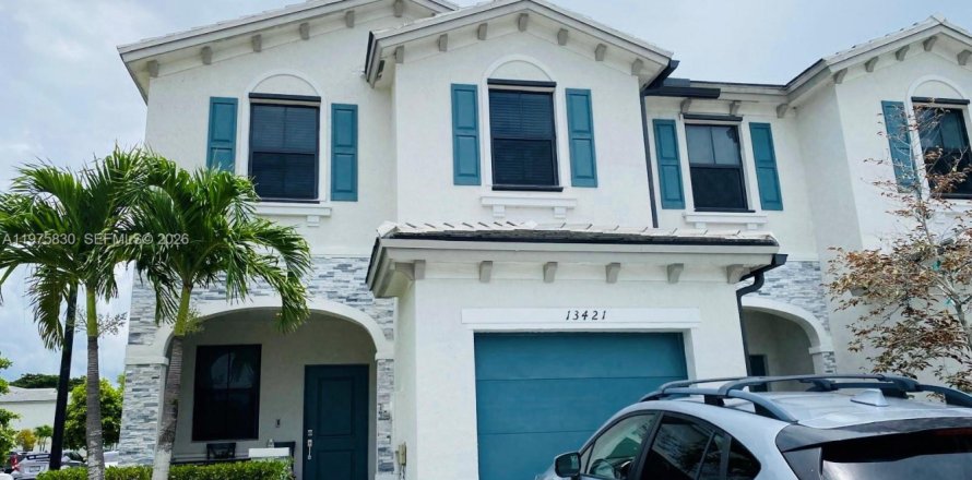 Townhouse in Homestead, Florida 3 bedrooms, 123.65 sq.m. № 2040070