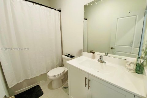 Townhouse in Homestead, Florida 3 bedrooms, 123.65 sq.m. № 2040070 - photo 9