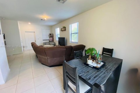 Townhouse in Homestead, Florida 3 bedrooms, 123.65 sq.m. № 2040070 - photo 4