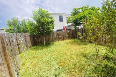 Townhouse in Homestead, Florida 3 bedrooms, 123.65 sq.m. № 2040070 - photo 11