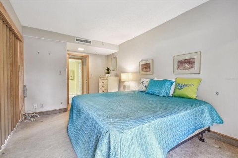 Condo in Palm Harbor, Florida, 1 bedroom  № 1546961 - photo 17