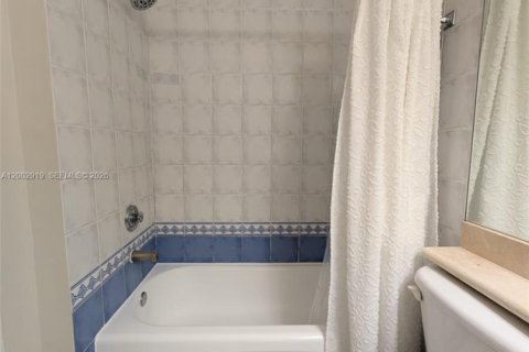 Снять в аренду кондоминиум в Майами, Флорида 1 спальня, 57.88м2, № 2066526 - фото 13