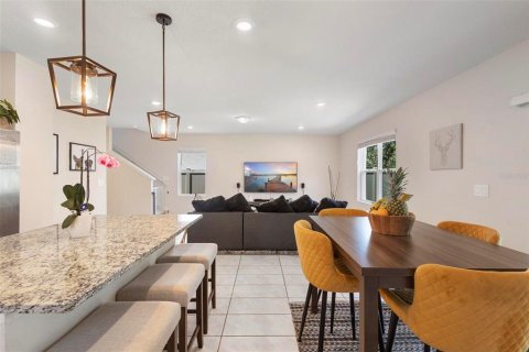 House in Kissimmee, Florida 4 bedrooms, 205.04 sq.m. № 1675735 - photo 8